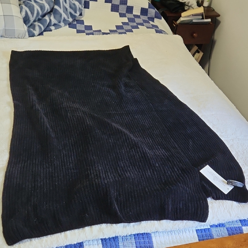 Black Chenille Wrap/shaul.  New With Tag It Has No Flaws Or Snags. It Is New.